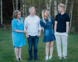 Mysig familjefotografering i naturen