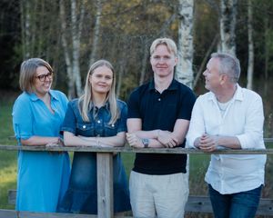 Mysig familjefotografering i naturen