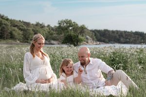Mysig familjefotografering i naturen