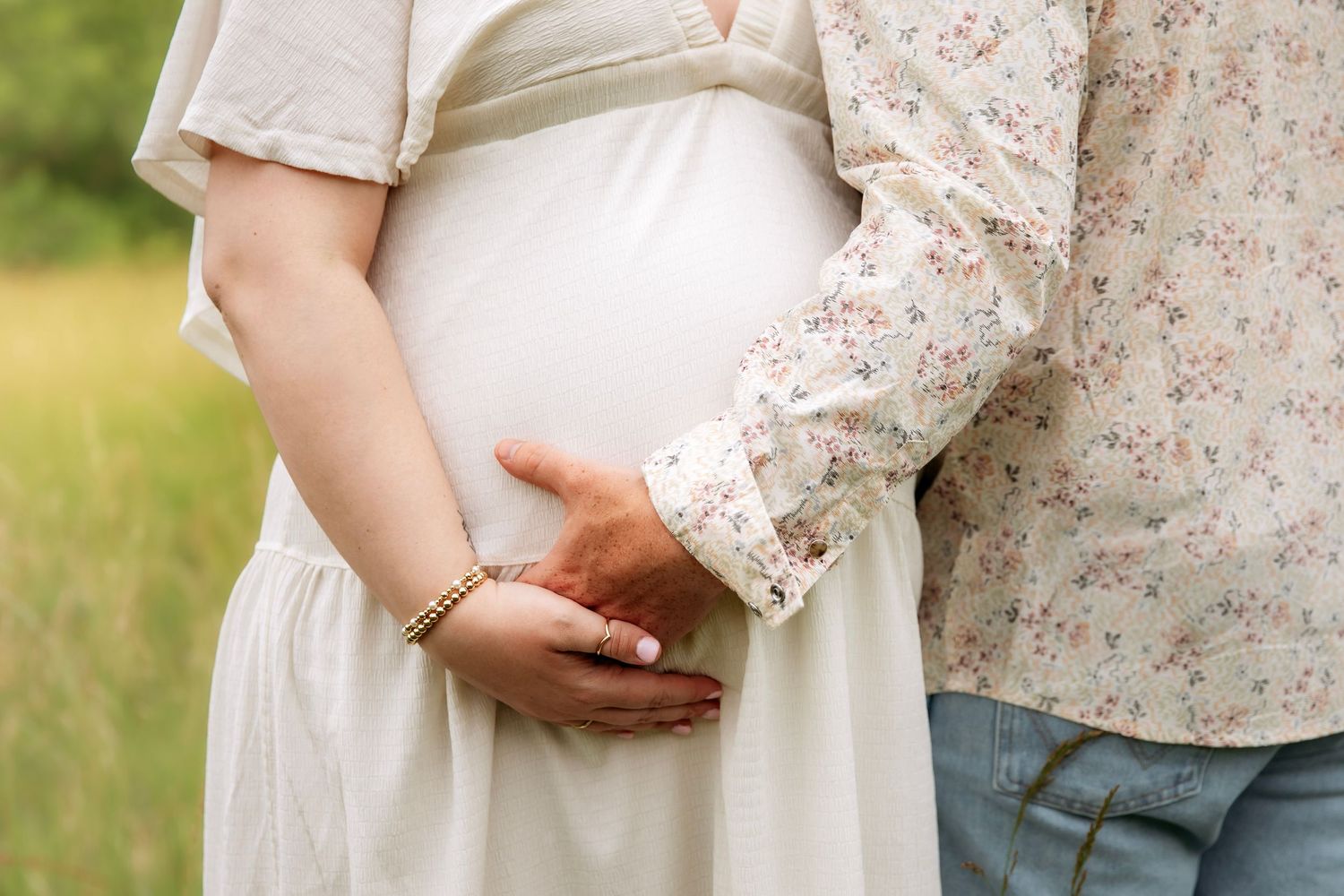 Beautiful maternity session in a field near Nashville Tennessee.