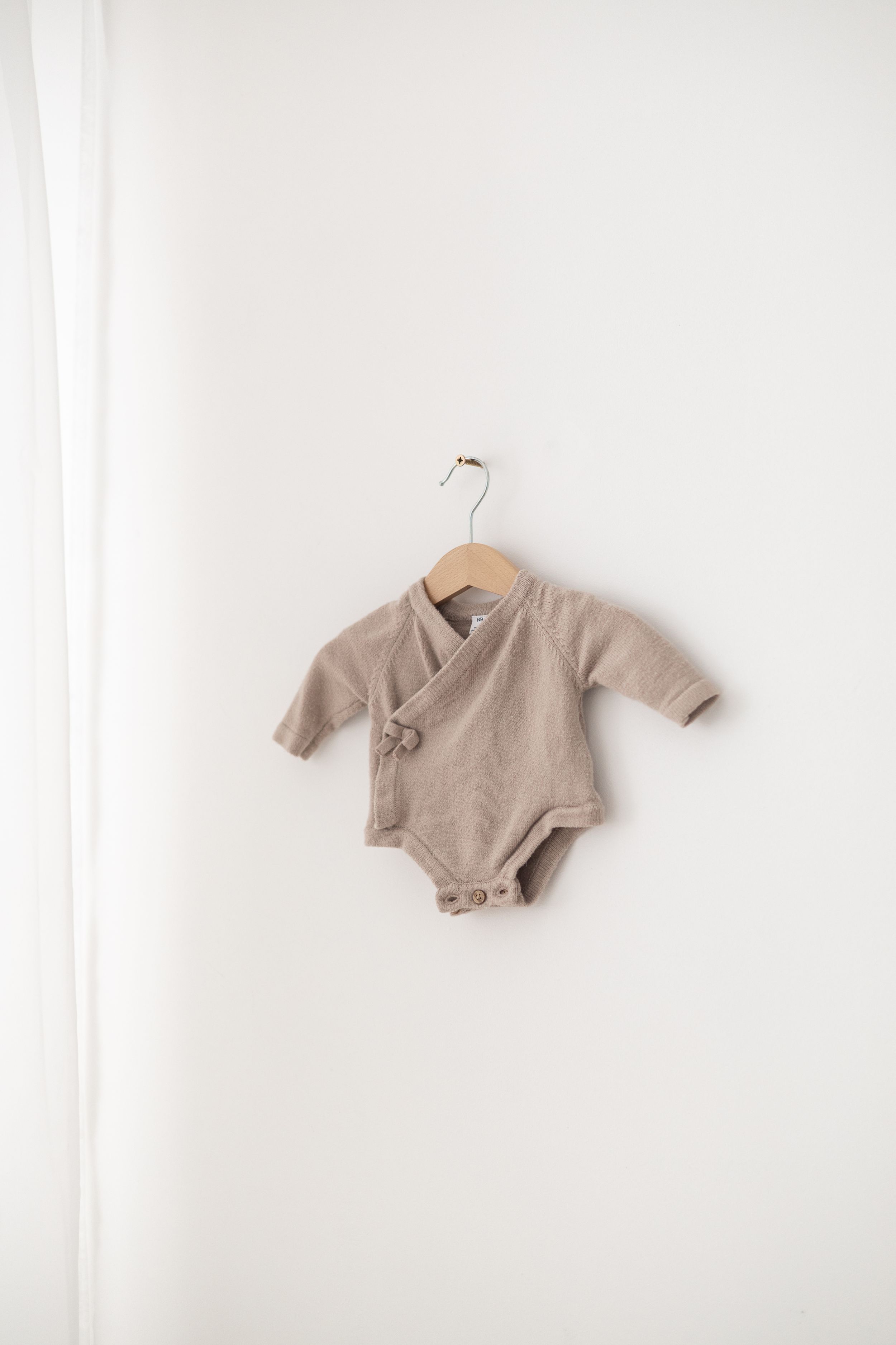 newborn client wardrobe Nottingham neutral baby outfit soft tones