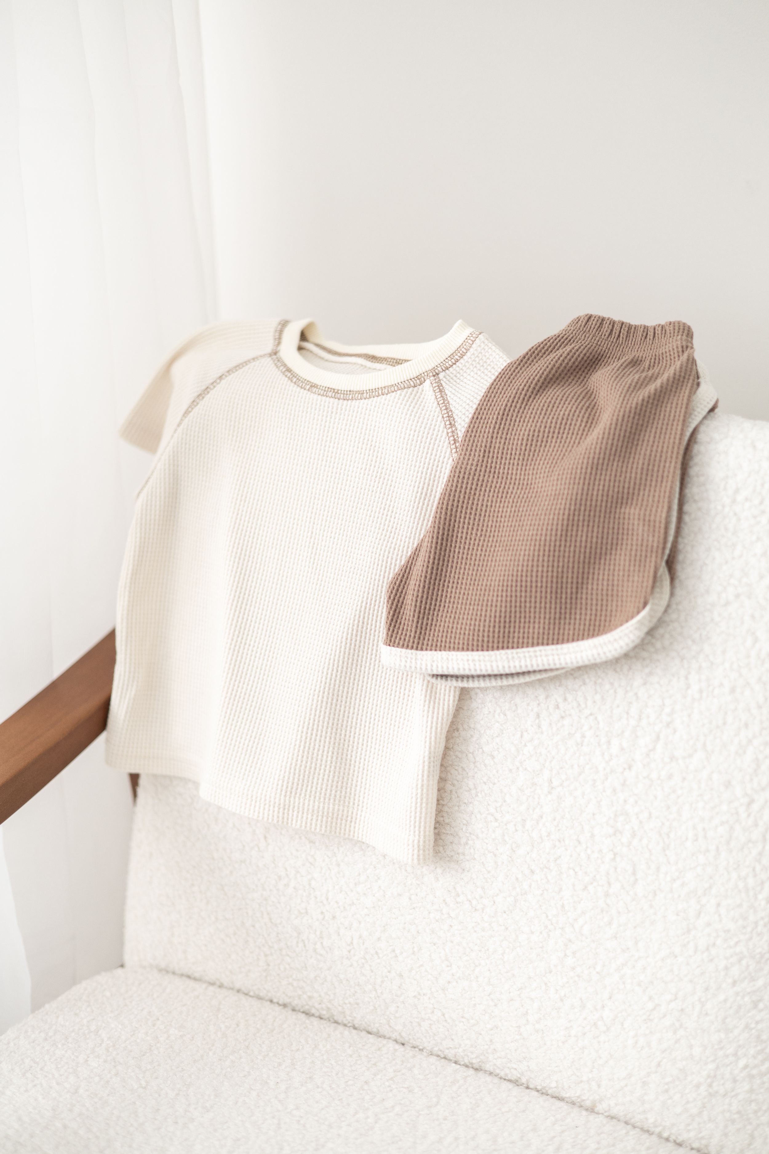 cake smash outfit Nottingham neutral baby wardrobe simple styling