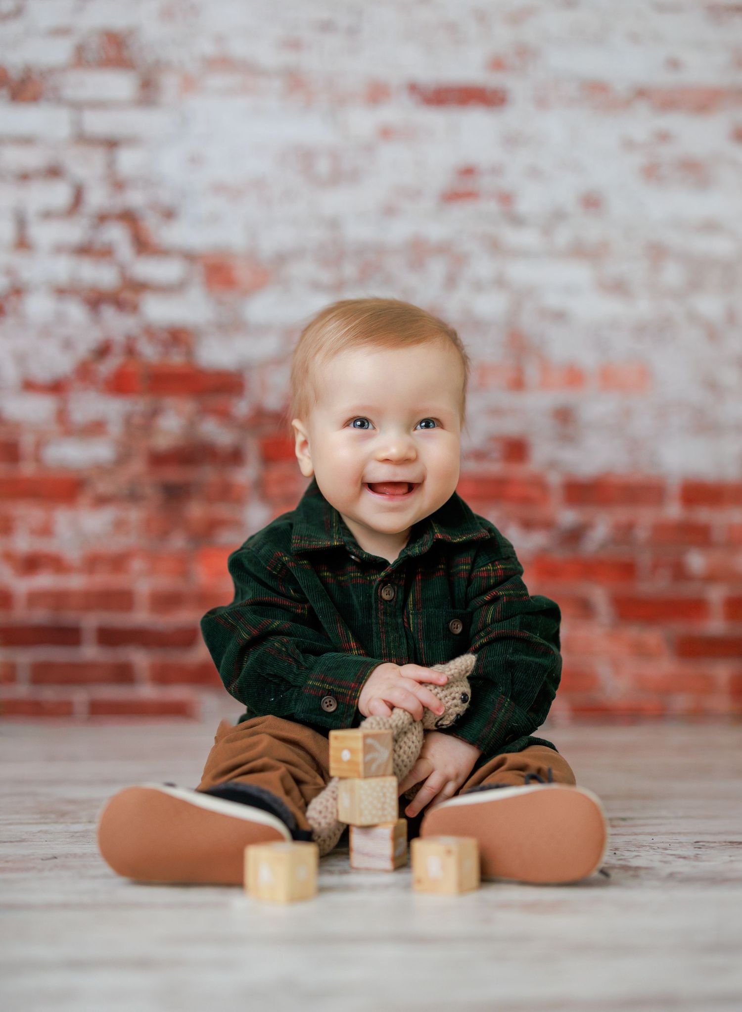 smiling 9 month old boy photo session