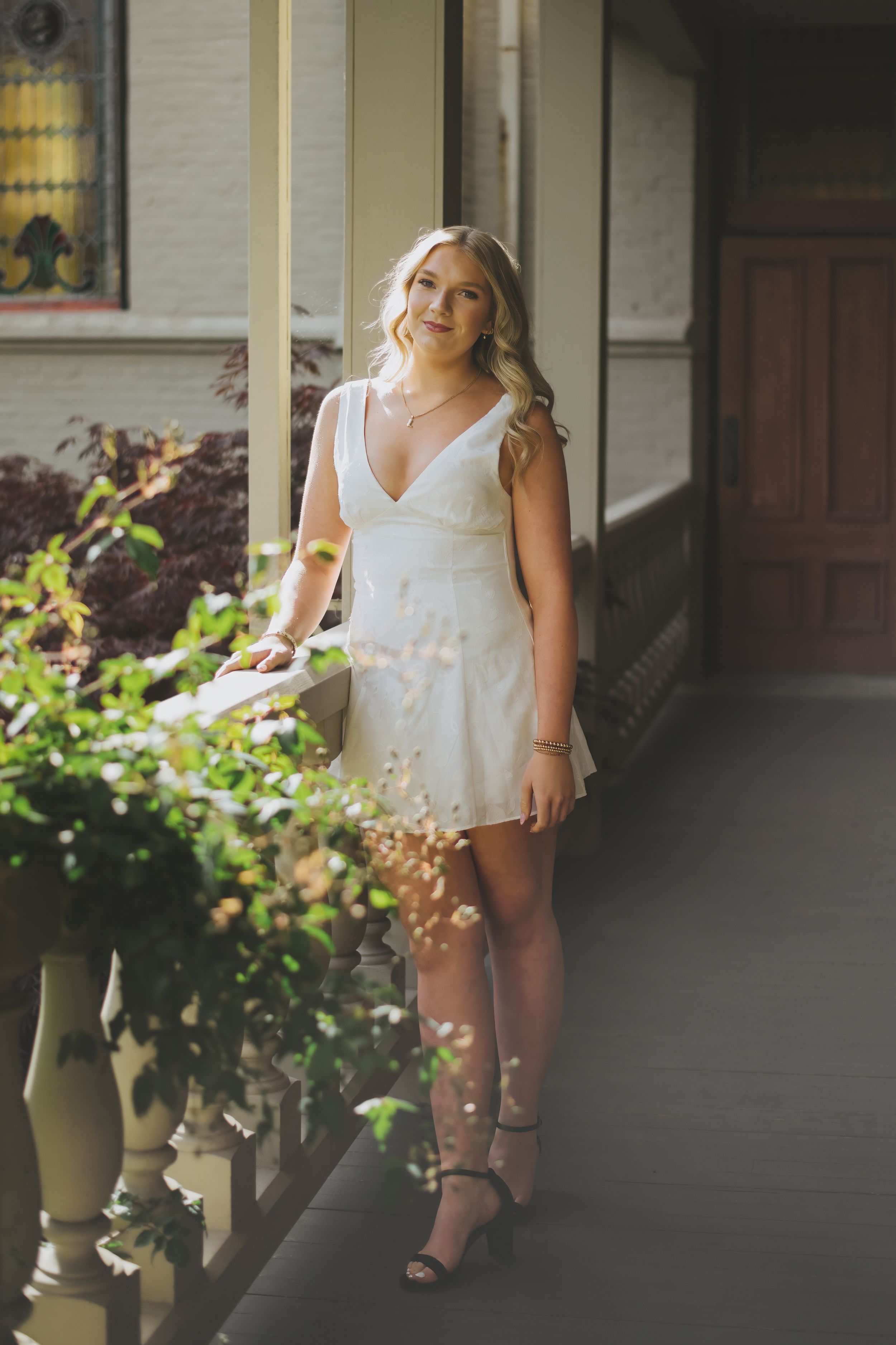 graduate photos Victoria BC neutral outfit