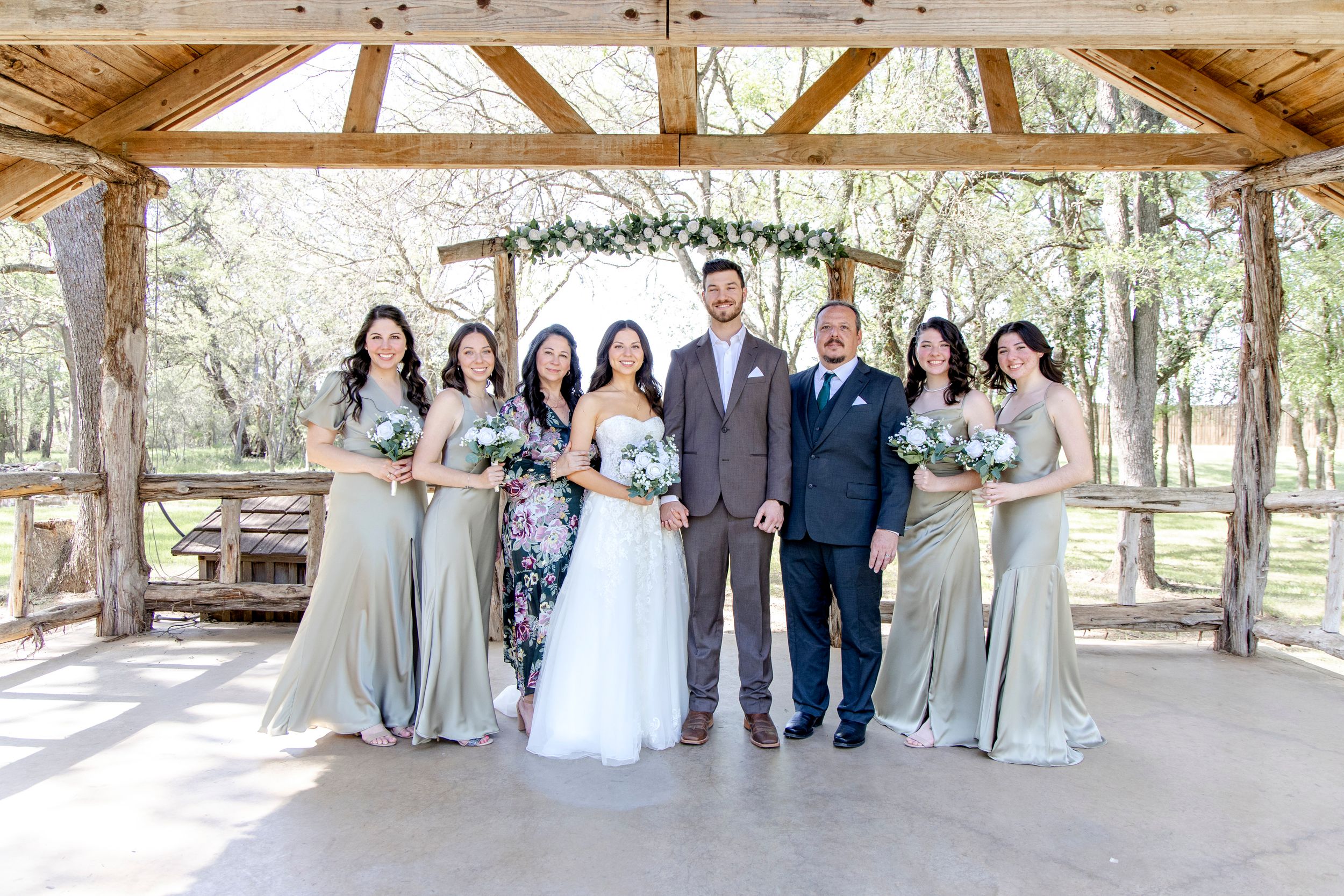San Antonio wedding photographer capturing candid wedding party group shots