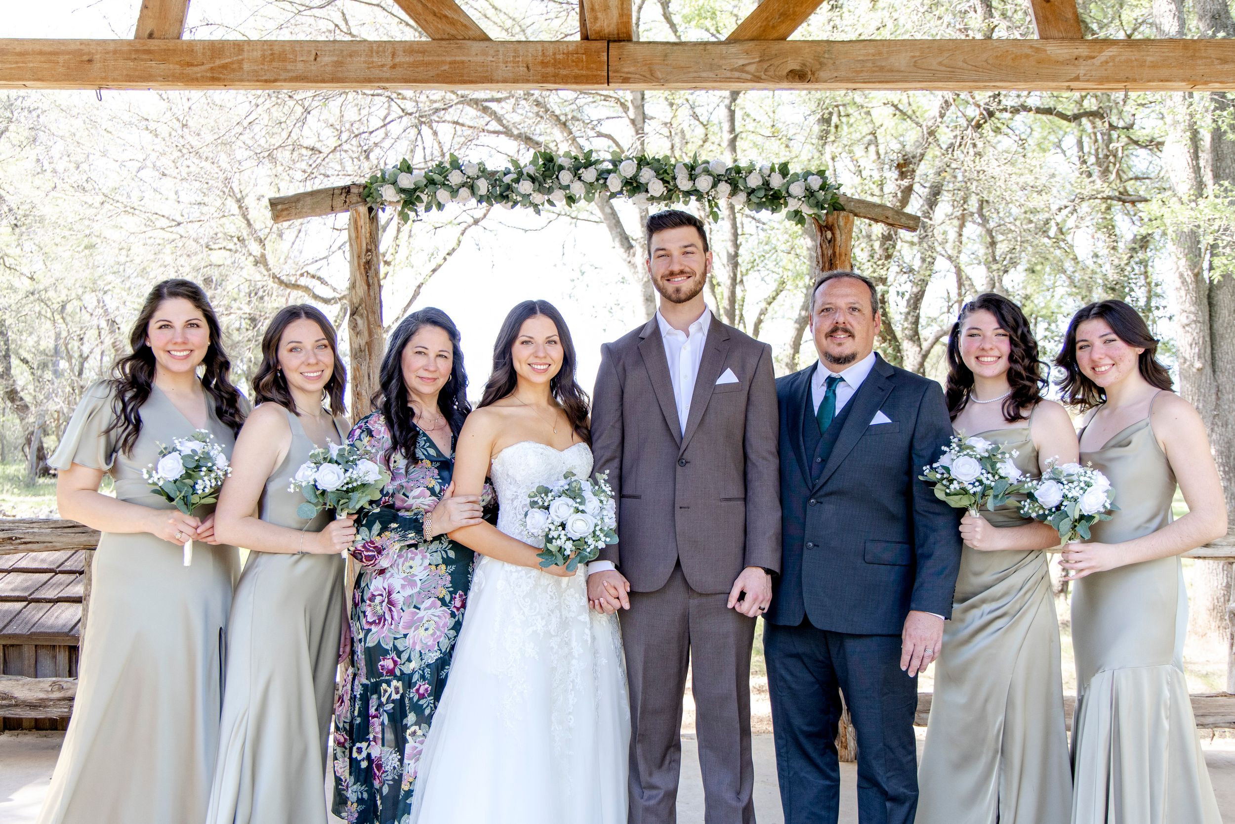 San Antonio wedding photographer capturing fun family group shots