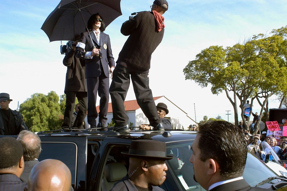 Michael Jackson outside the Santa Clarita, Calif., courtroom circa 2003