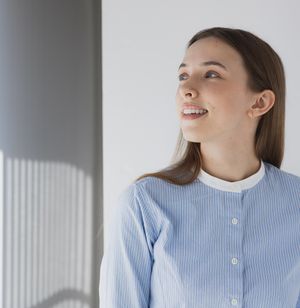 Modern corporate headshots in Paris with natural light and professional look