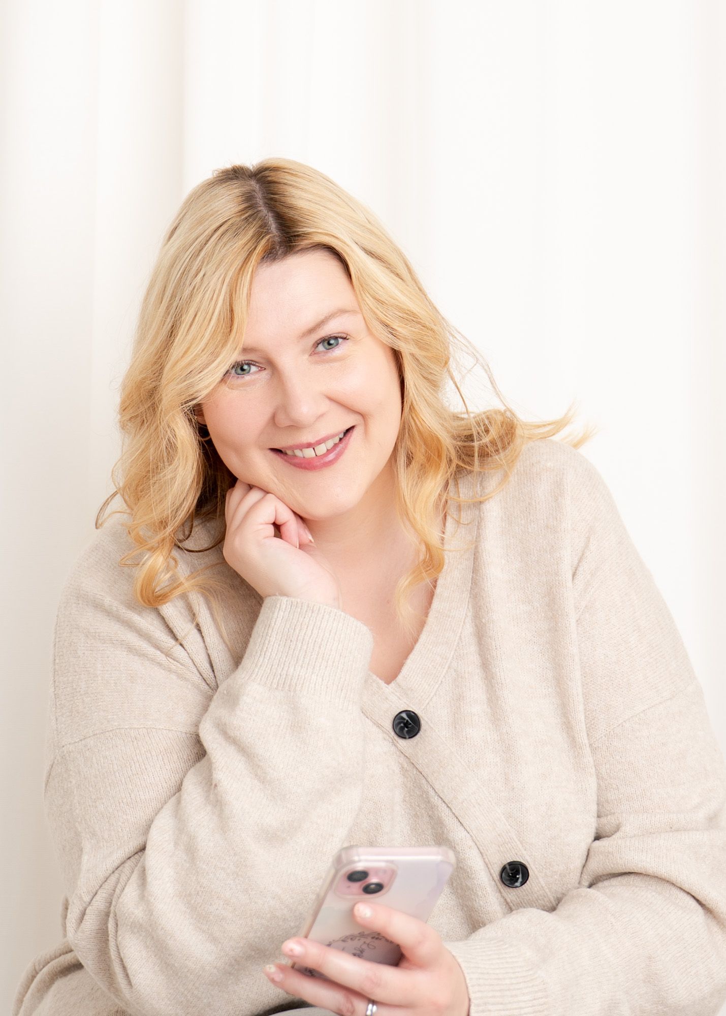 Headshot of Lynsey Kay of Lynsey Kay Photography, based in Carluke, South Lanarkshire.