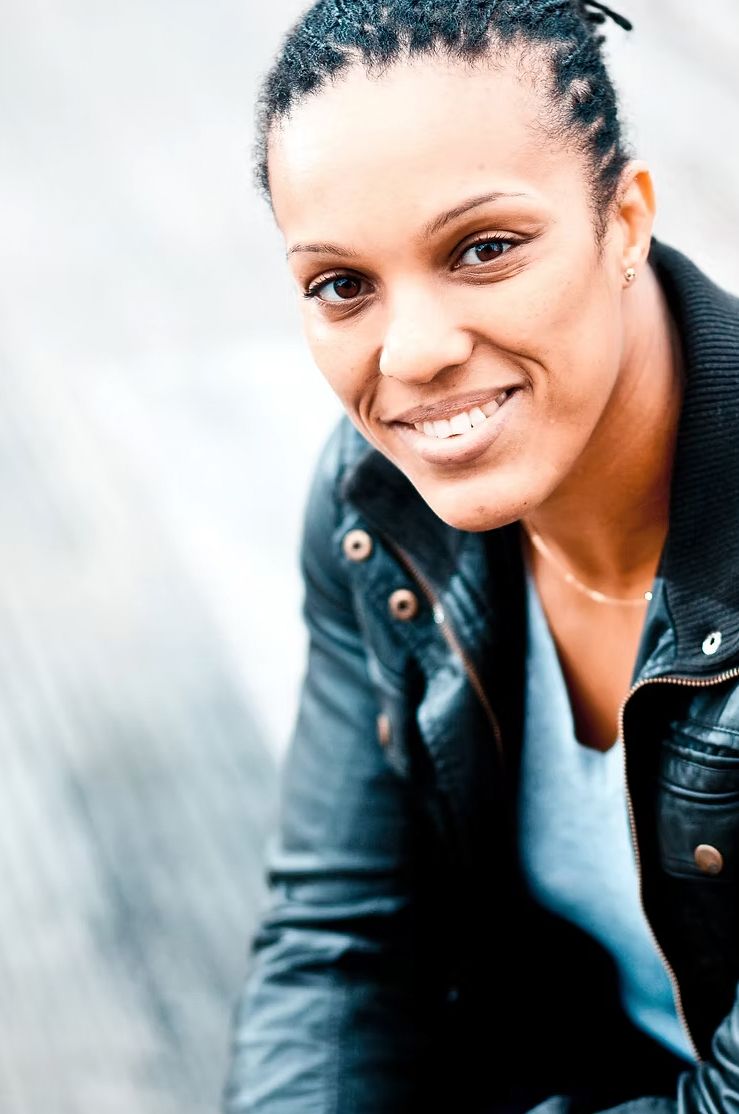 Portrait de Lucie Décosse, championne olympique de judo, shooting photo lifestyle en extérieur.