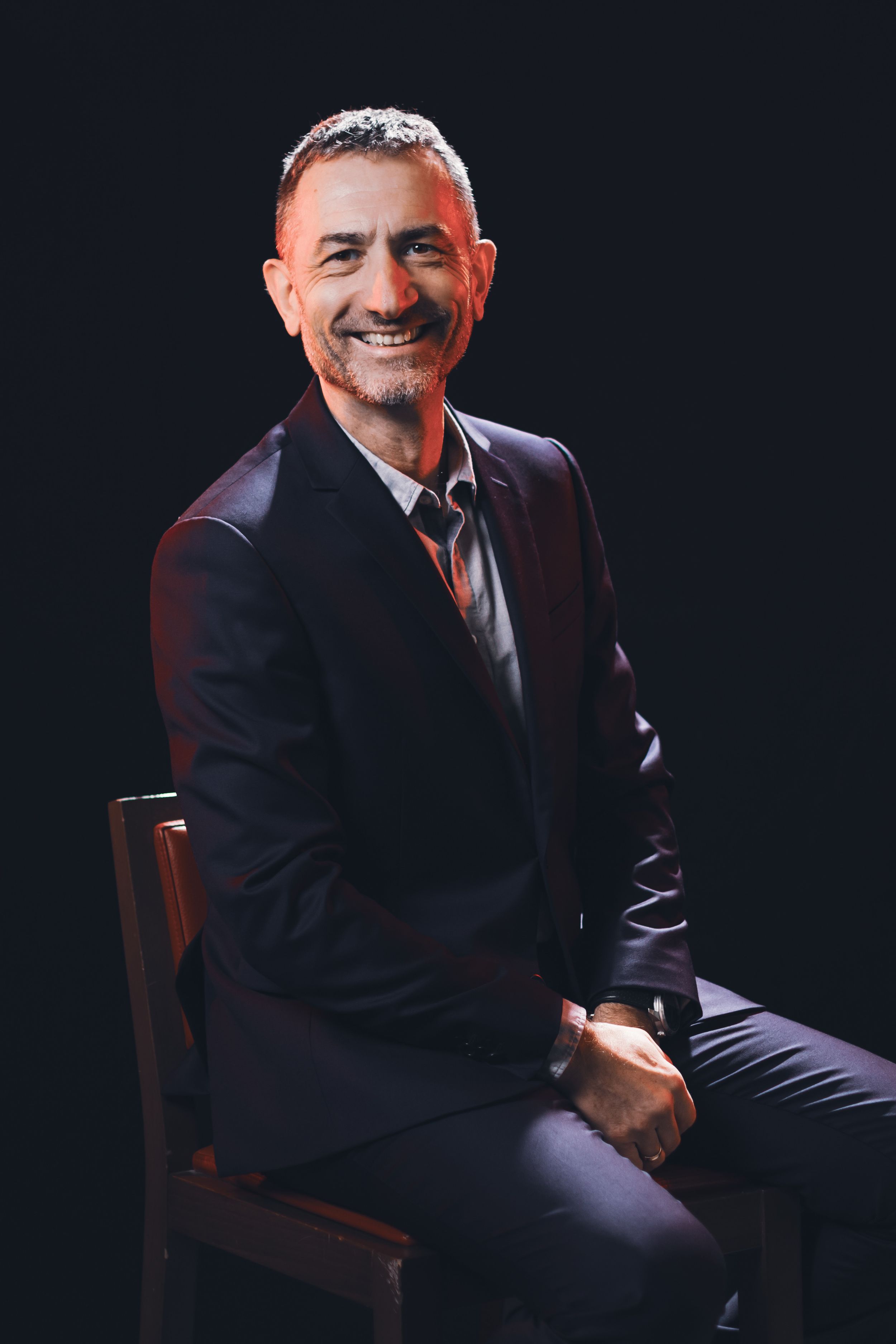 Portrait studio de Lionel Robert, expertise photographie de haut niveau.