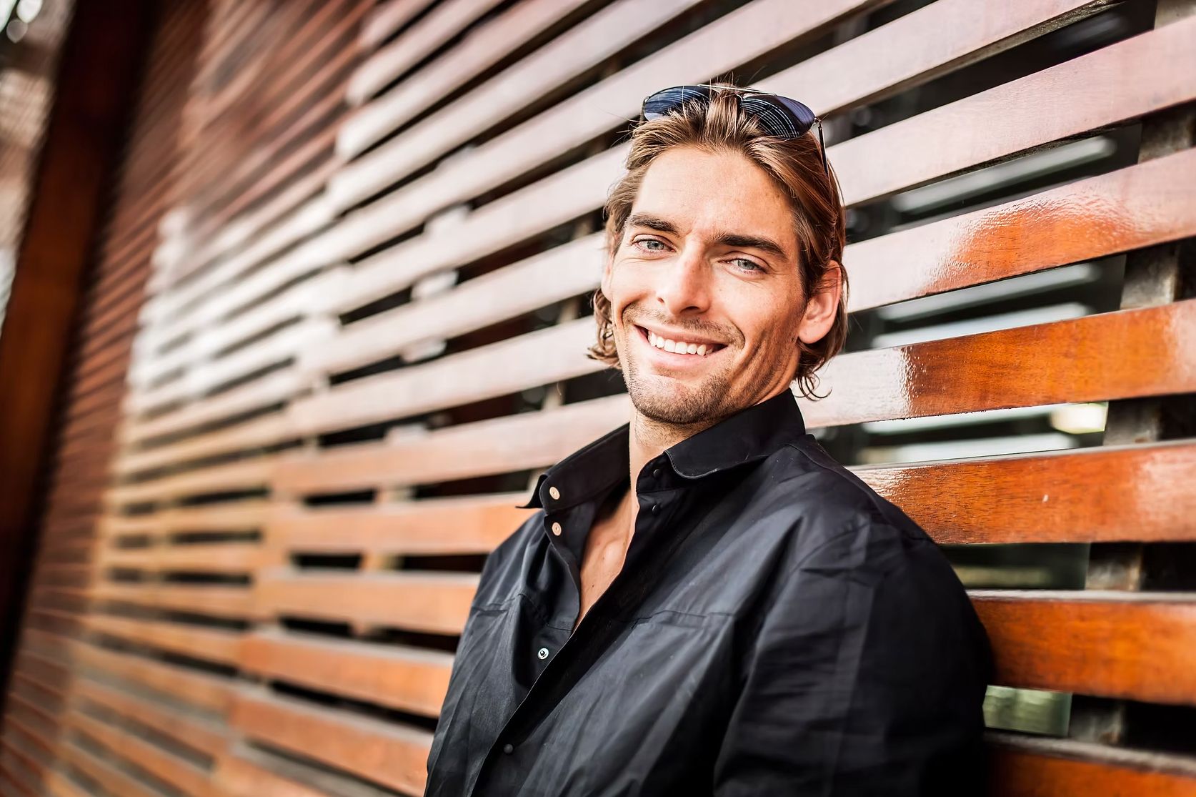 Portrait de Camille Lacourt, champion du monde de natation, photographie publicitaire et lifestyle.