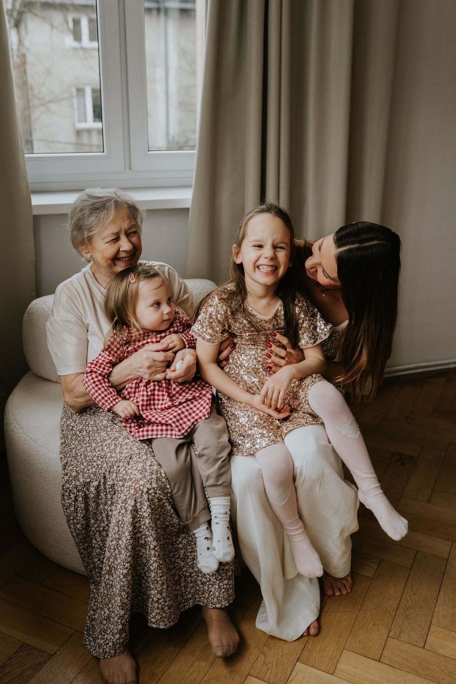 Rodzinna sesja zdjęciowa pokoleniowa Katowice sesja rodzinna w studiu fotograf Katowice fotograf Śląsk zdjęcia rodzinne z dziadkami sesja