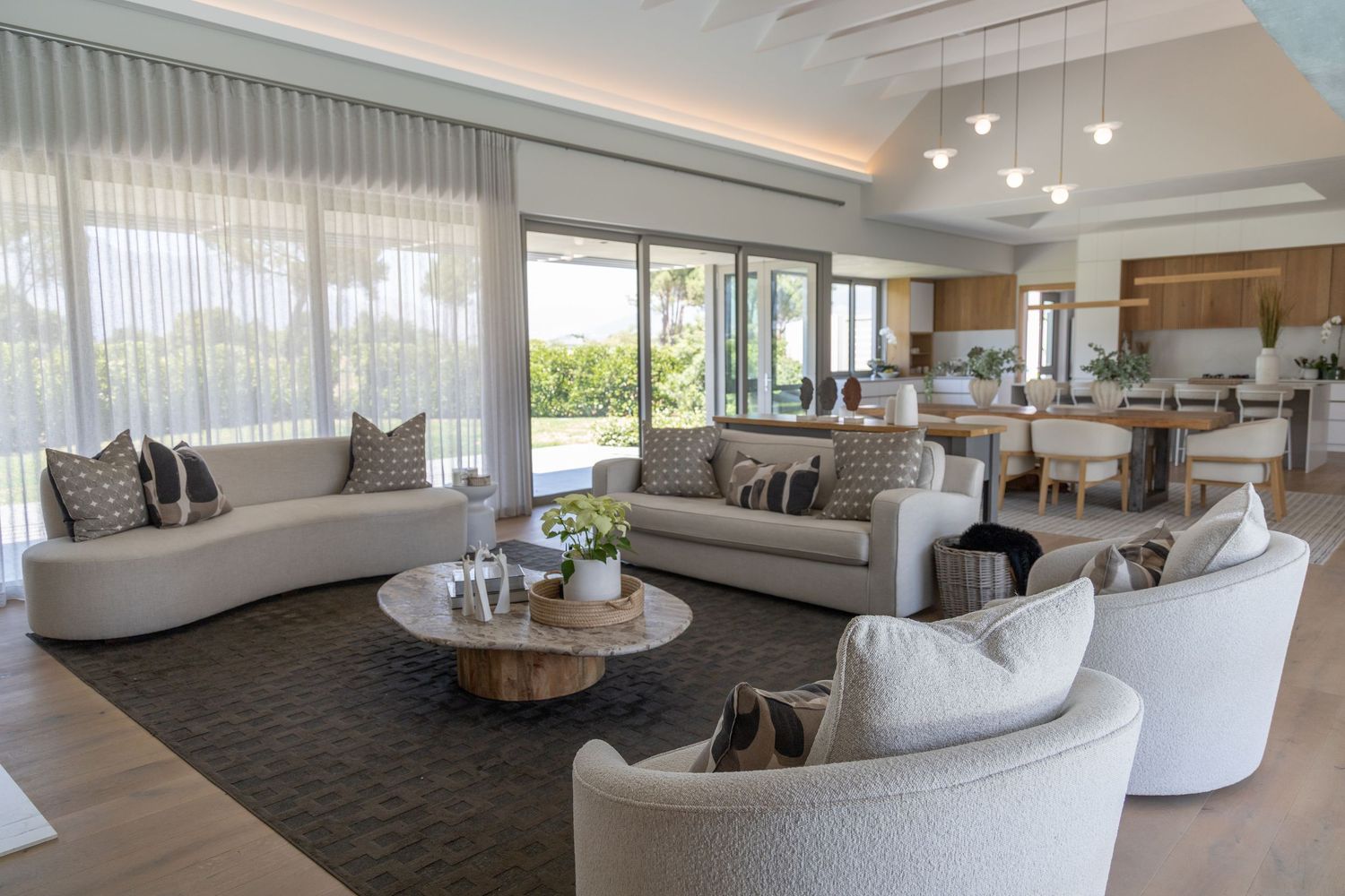 Real Estate Photography, 
INTERIOR DESIGNING
Val de Vie Estate