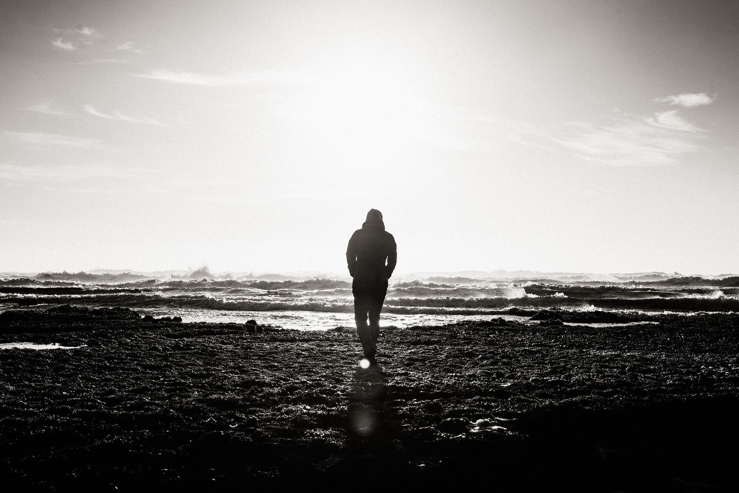 Homme seul sur une plage