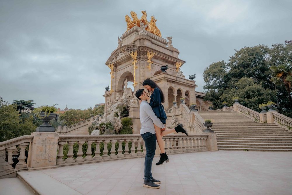 Cloudy October morning anniversary photoshoot in Barcelona.