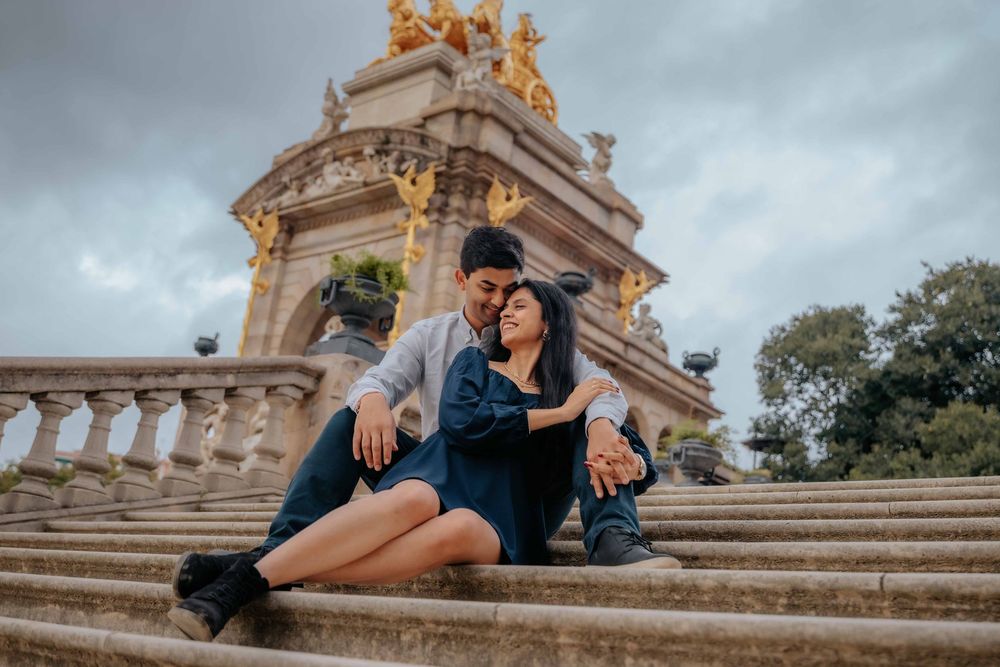 Shivani and Aditya laughing together at the entrance of Ciutadella Park.