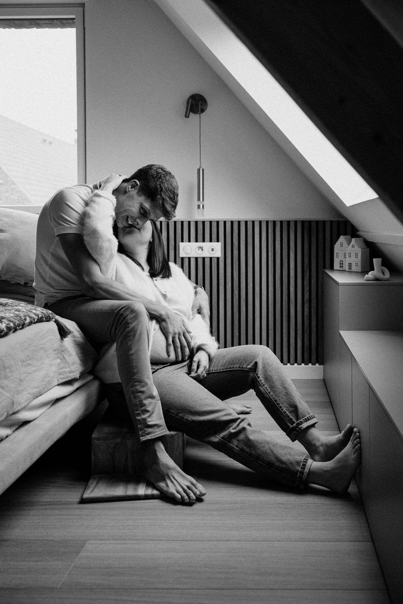 Photographe grossesse a lille : des photos de couple naturelles qui temoignent de l'attente du bebe et de la complicite des futurs parents.