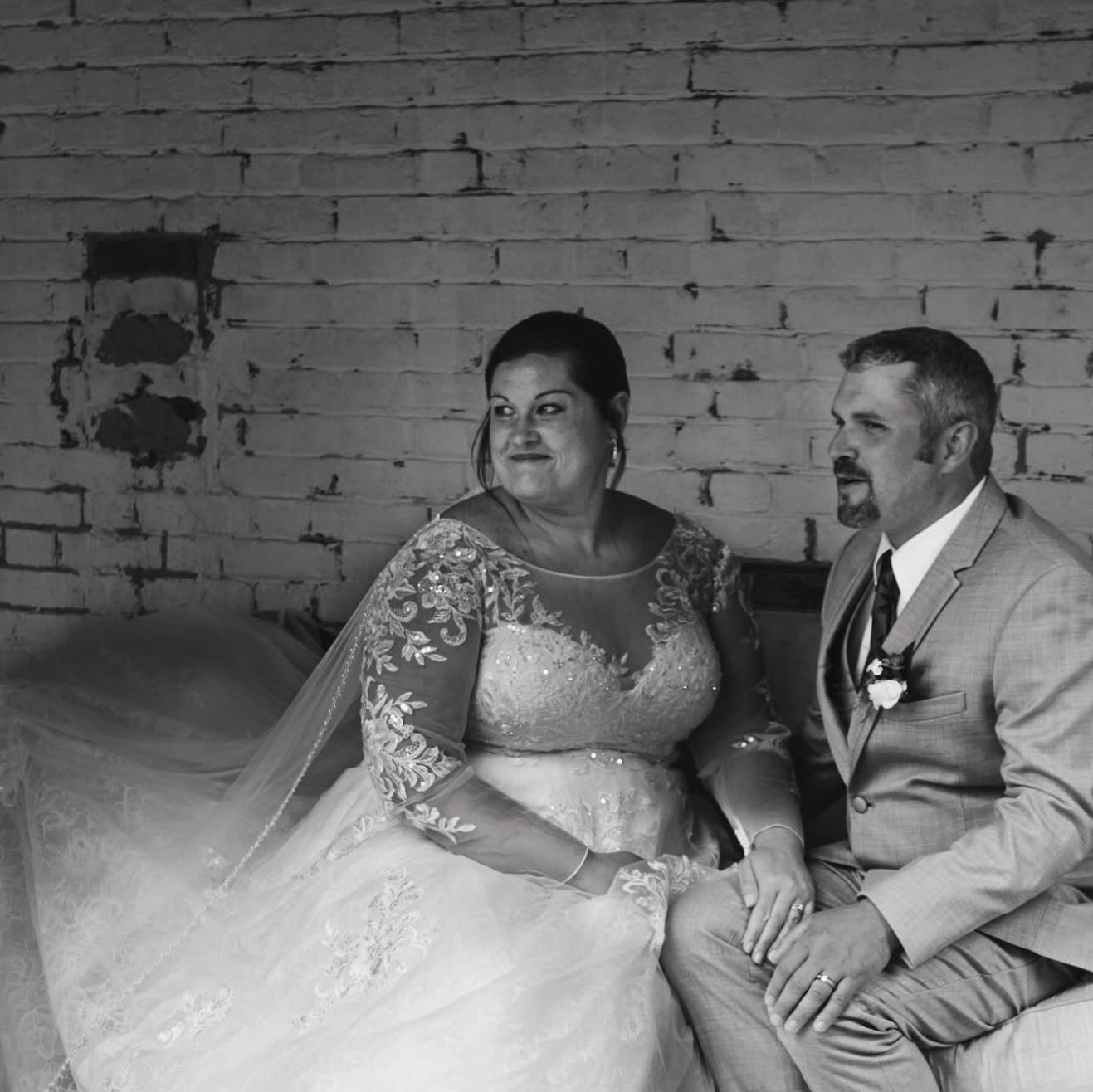 bride and groom, poses, wedding