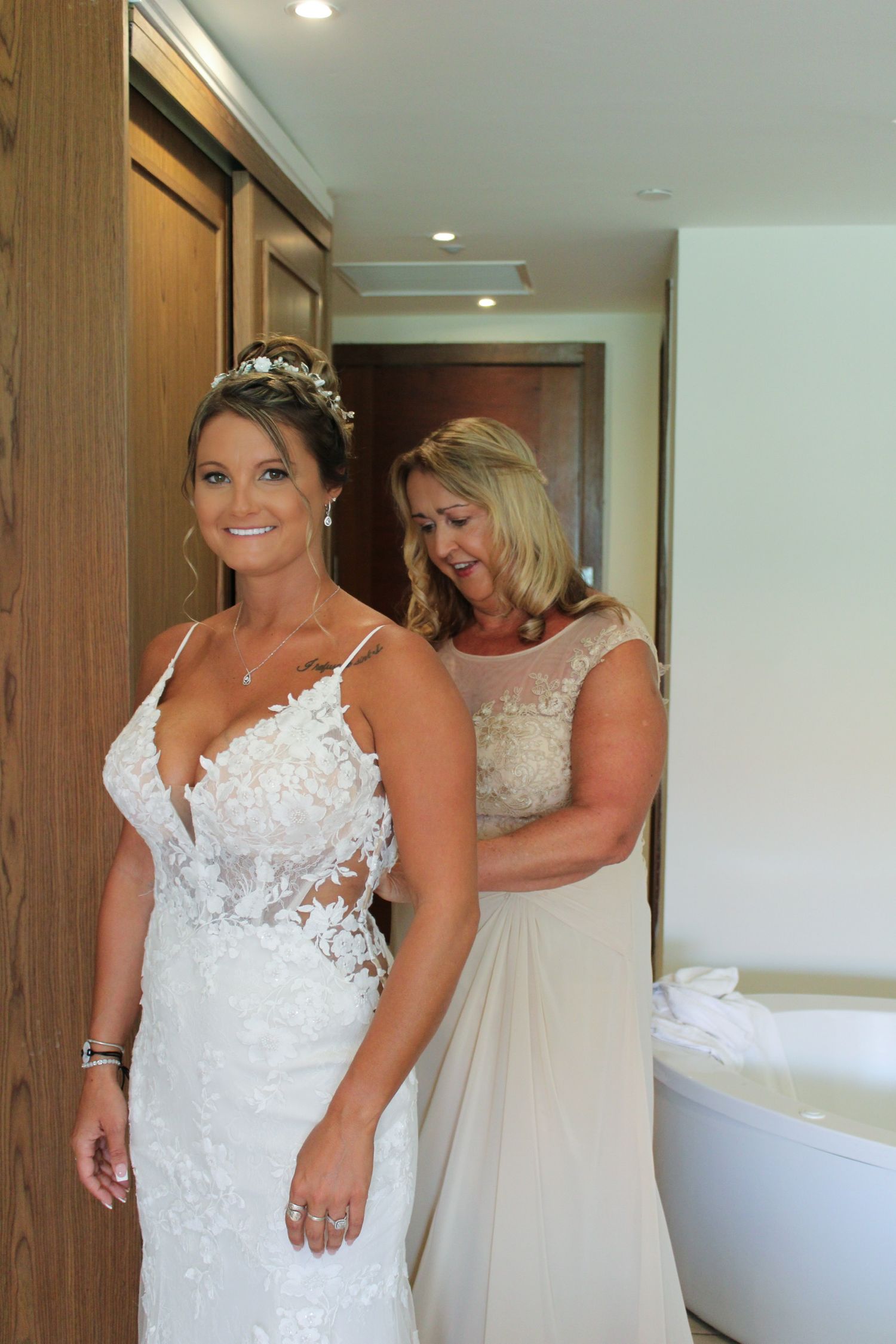 bride, getting ready, wedding