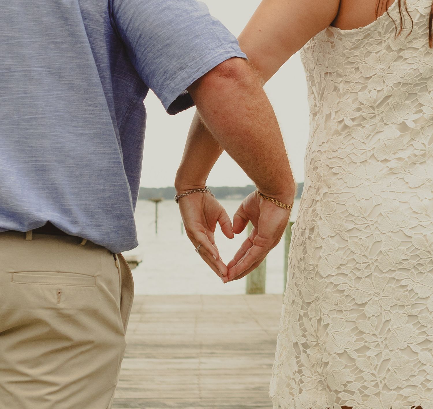 engagement photo, heart, hand heart