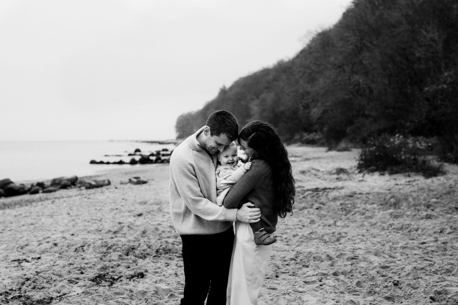 Fotograf Silkeborg Fotografering stranden Århus. Børnefotograf Jane Søndberg. Familiefotograf. Skønne billeder af dine børn, lige som de.