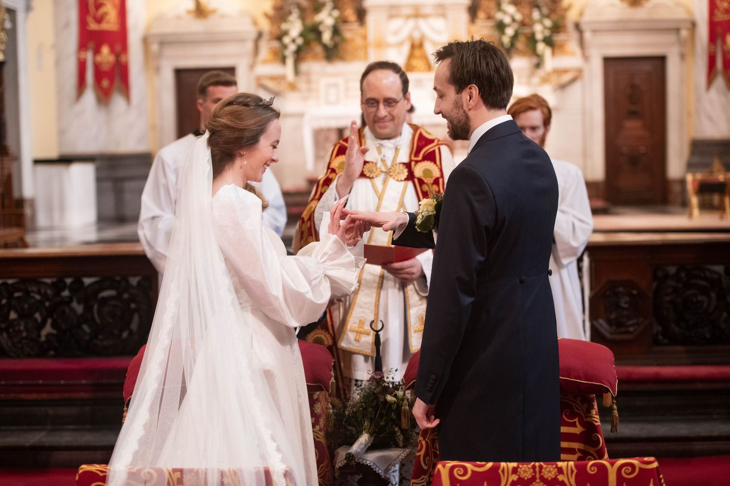 Photo des mariés à l'église mariage à Terblock