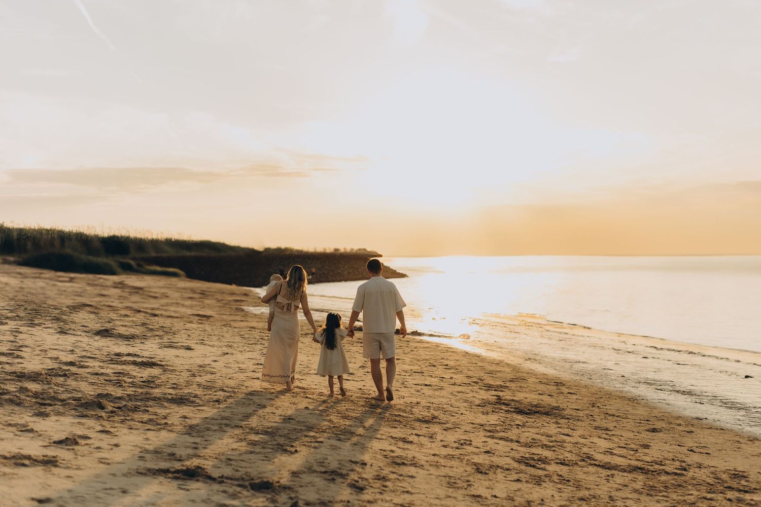Outdoor family photography session in Antwerp beach
