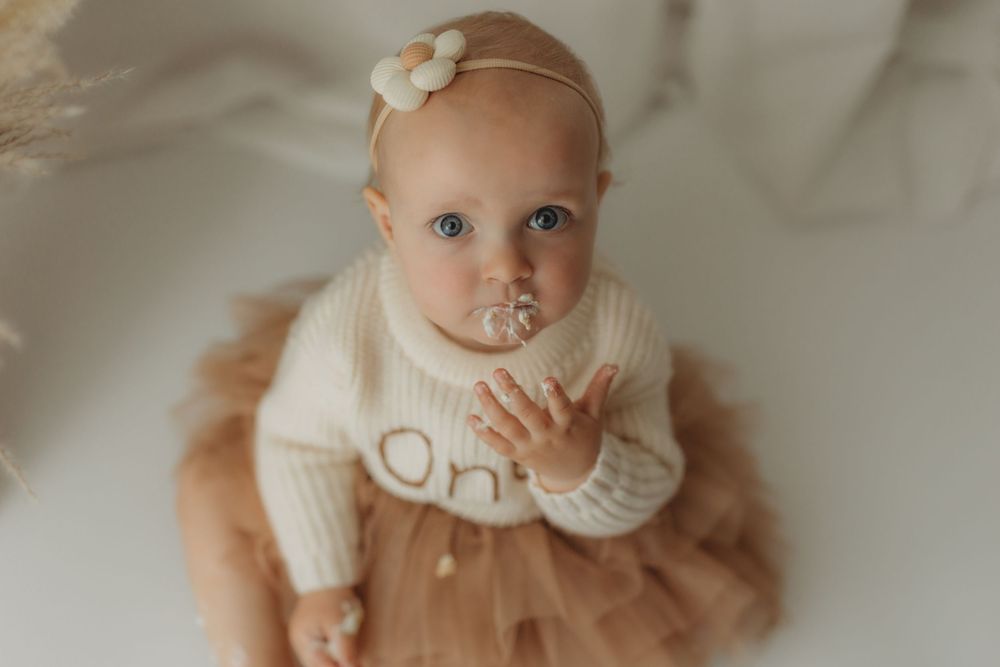 First birthday cake smash session in home studio Vilvoorde near Brussels