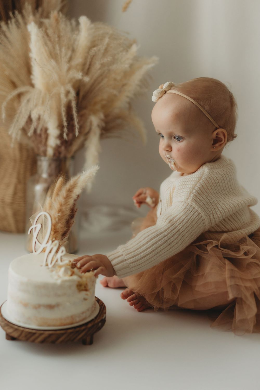 First birthday cake smash session in home studio Vilvoorde near Brussels