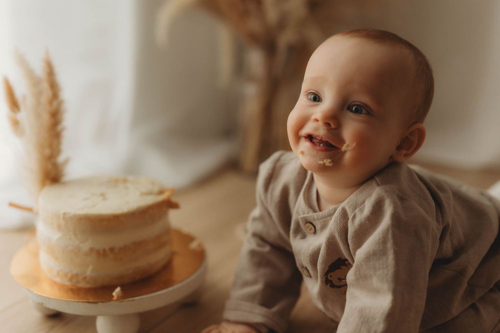 First birthday cake smash session in home studio Vilvoorde near Brussels
