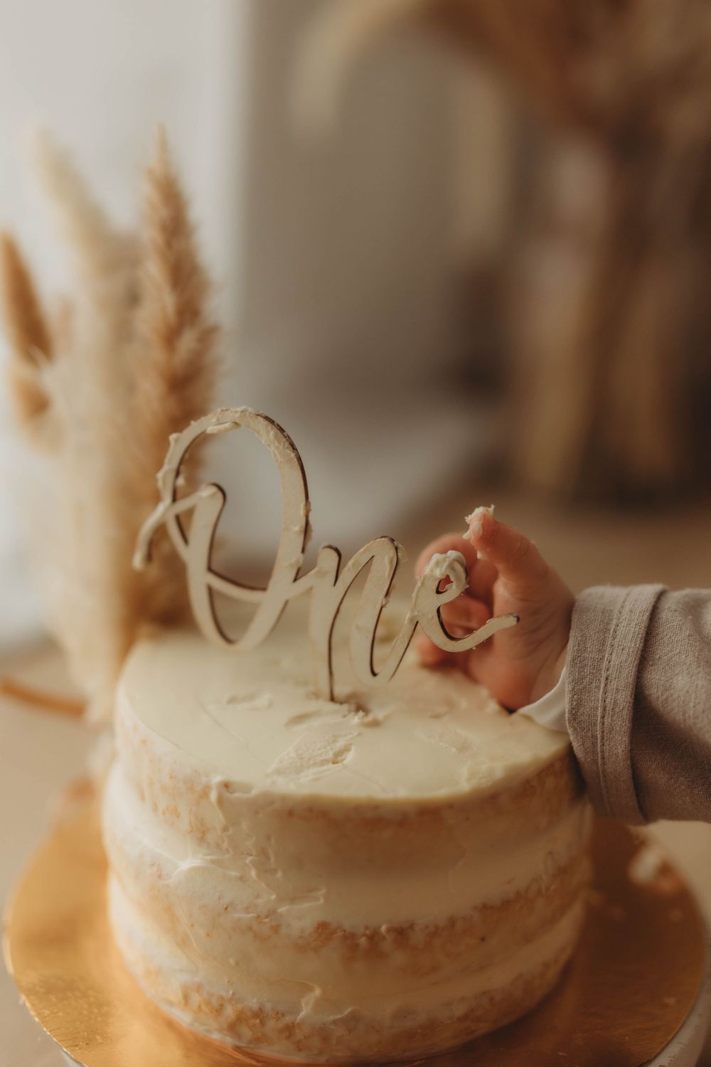 First birthday cake smash session in home studio Vilvoorde near Brussels