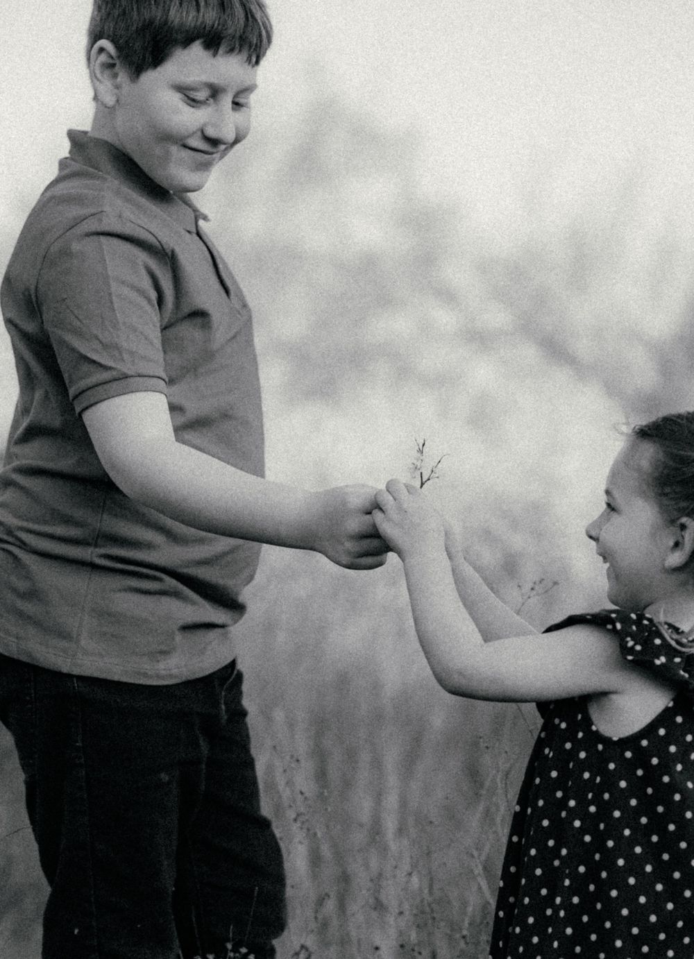 Alva Oklahoma photographer captures a sweet moment between siblings during family photos.