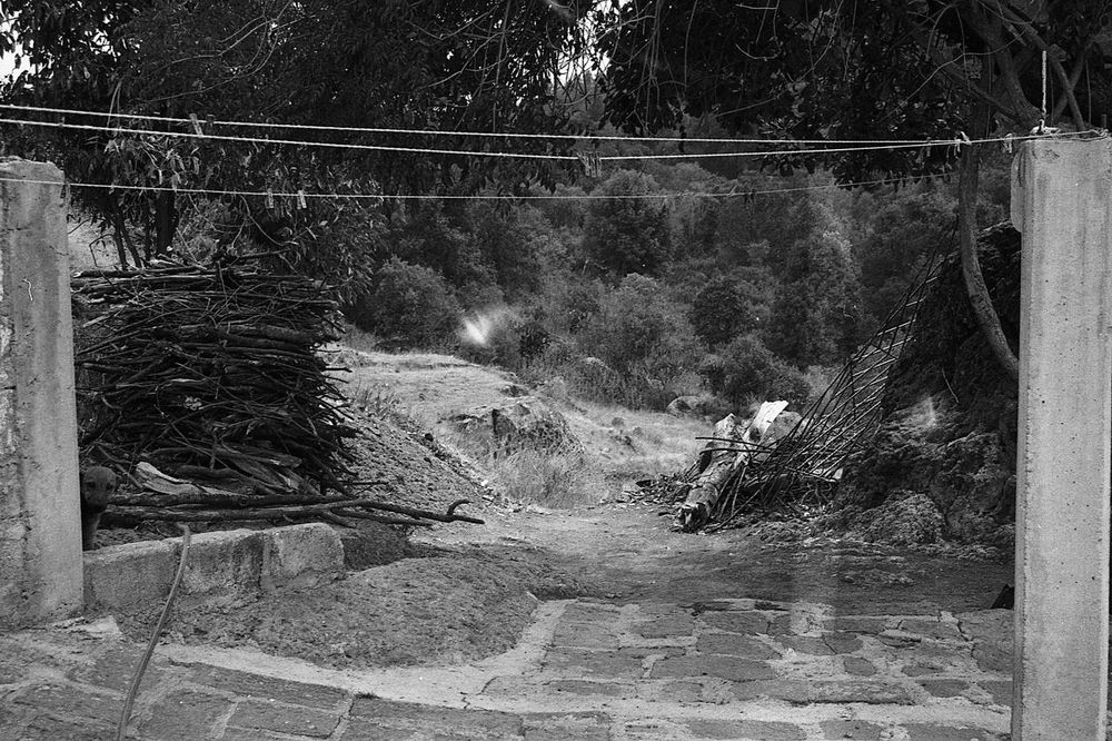 El Gigante - Ensayo fotográfico sobre la migración y casas abandonadas en Tlalpujahua, Michoacán | Gabriel Indra Camargo Indraxus