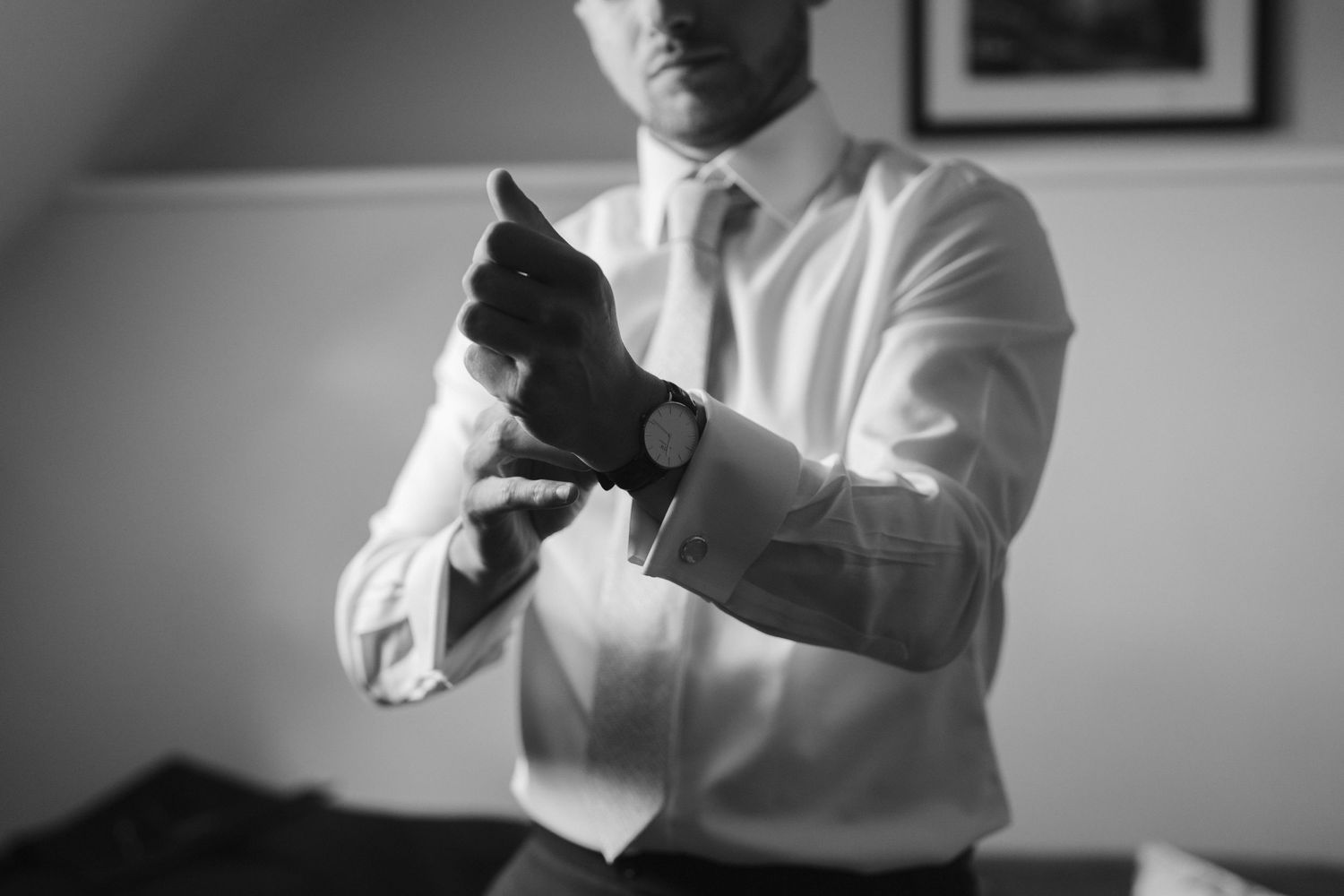 groom and groomsmen getting ready at the new inn cirencester