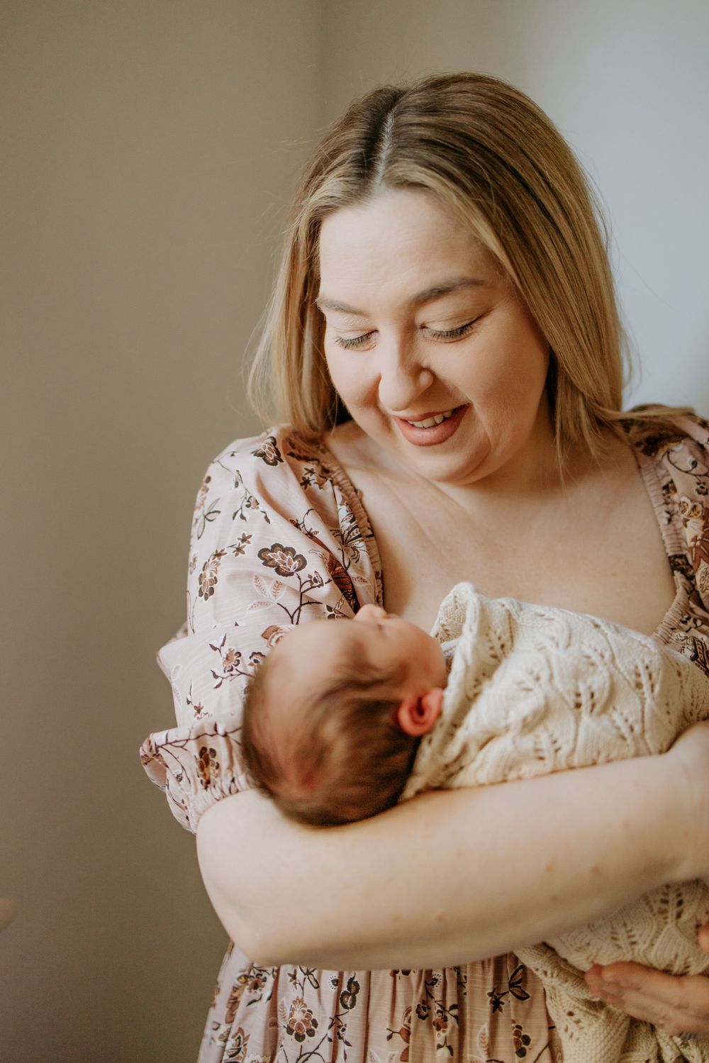 Mother and newborn baby bonding during an in-home photography session in Adelaide