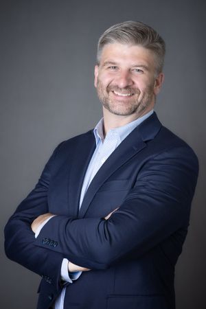 Meredith Rowlen is an award winning Photographer in Birmingham AL with over 20 years of photography experience. Professional Headshots.