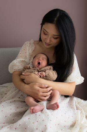 Persoonlijke newbornshoot aan huis, professioneel gefotografeerd door newbornfotograaf uit Eindhoven, Noord-Brabant.