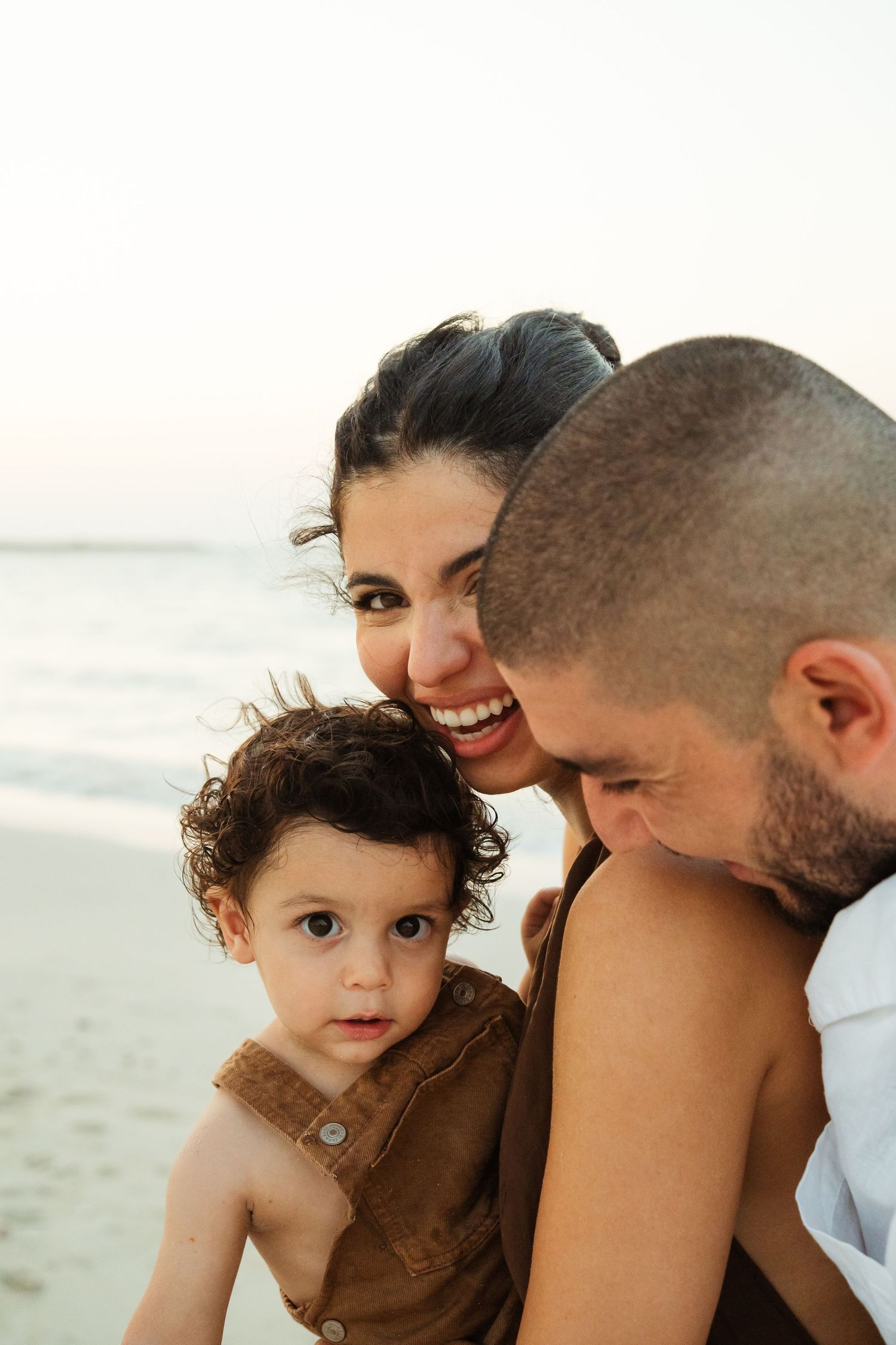 Family photoshoot on the beach in abu dhabi