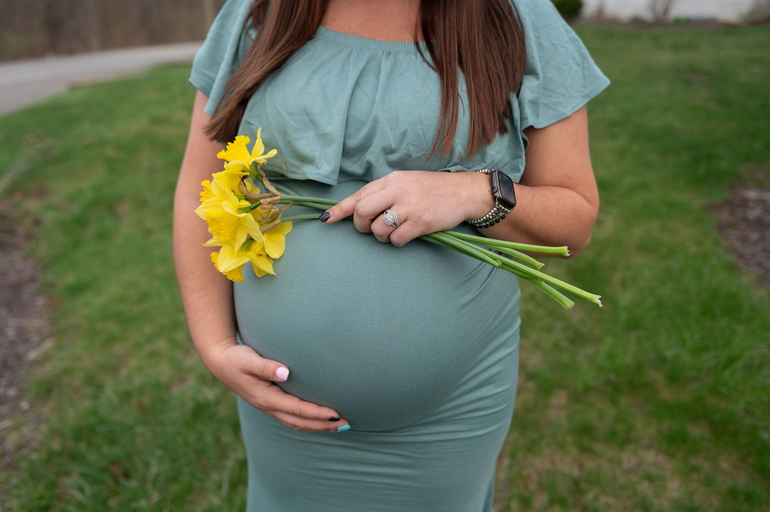 maternity session in the spring