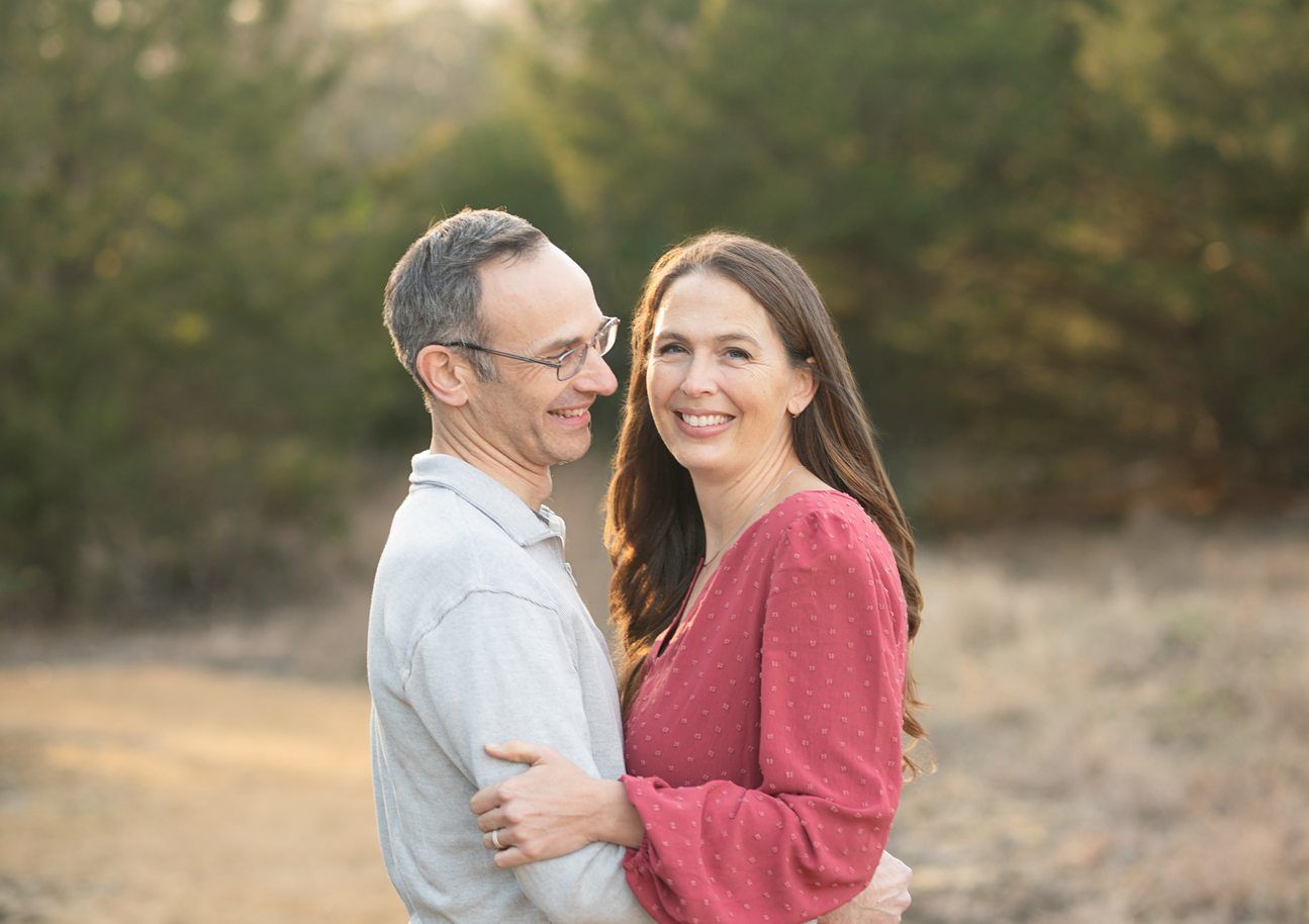 Family of 8 Portrait Session with Evergreens in Winter by Bartlesville Photographer Kristi Bray Photography