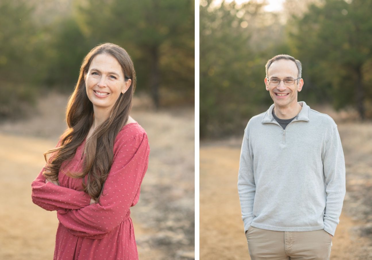 Family of 8 Portrait Session with Evergreens in Winter by Bartlesville Photographer Kristi Bray Photography