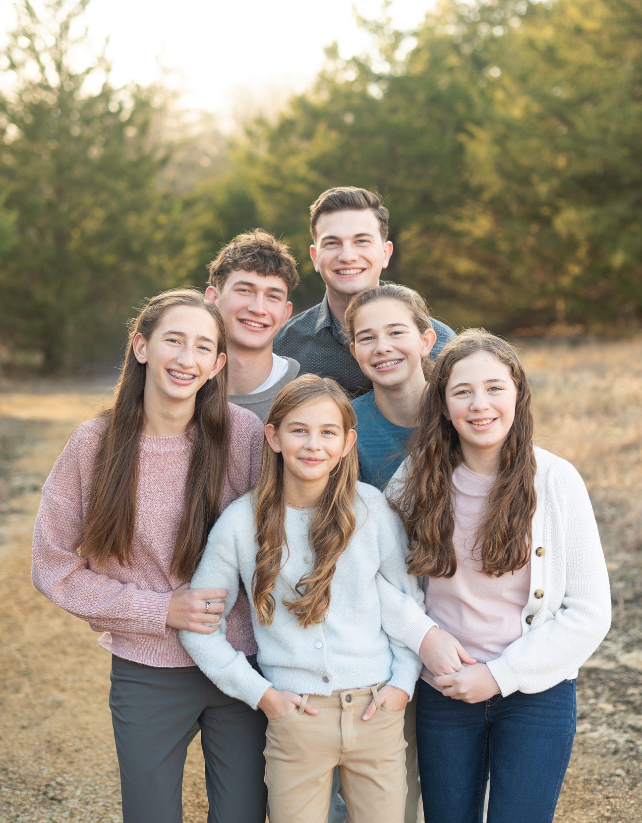 Family of 8 Portrait Session with Evergreens in Winter by Bartlesville Photographer Kristi Bray Photography