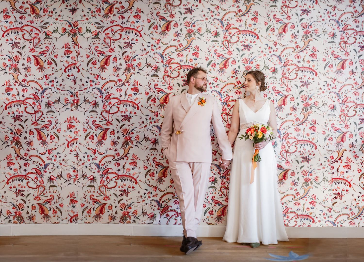 Moment spontané lors d’un mariage en France, photographie naturelle