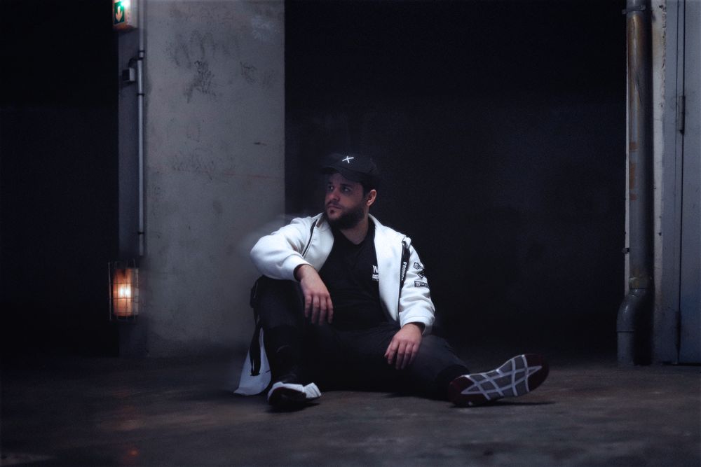 Séance photo par Chaemi Studio, photographe portrait à Montpellier. Shooting créatif dans une ambiance moderne, cyberpunk et futuriste.