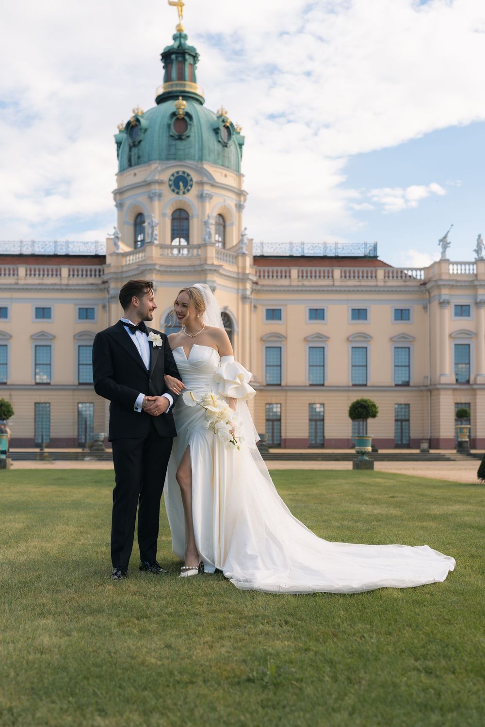 Hochzeitsfotograf Berlin Preise, Brautpaar Bilder am Schloss Charlottenburg