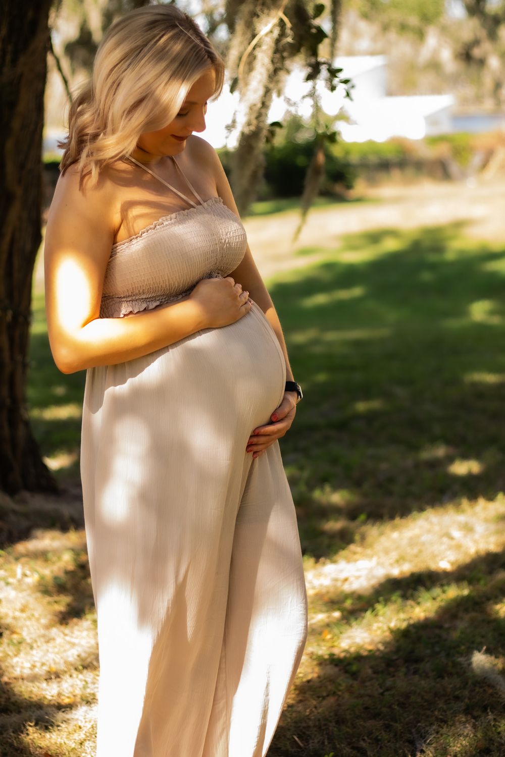 Golden hour maternity photoshoot in Lakeland, Florida, capturing the glowing beauty of pregnancy surrounded by soft sunlight and nature