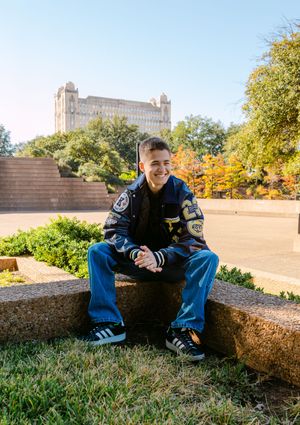 Senior session water gardens downtown fort worth texas. Dallas photographer. North Texas photographer. Senior photos