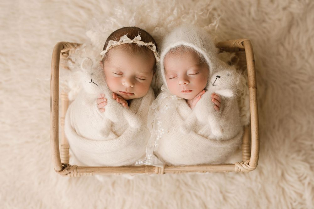 Sessão fotográfica de recém-nascido, newborn, gémeos,  em Vila Nova de Gaia, Porto.