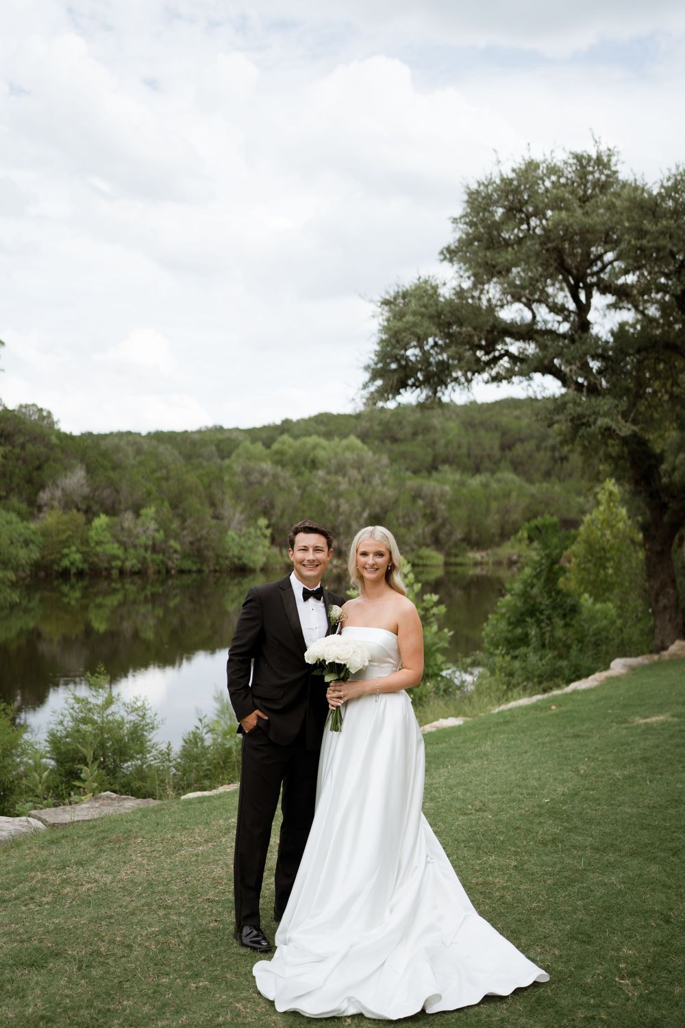 wedding photos at the preserve at canyon lake